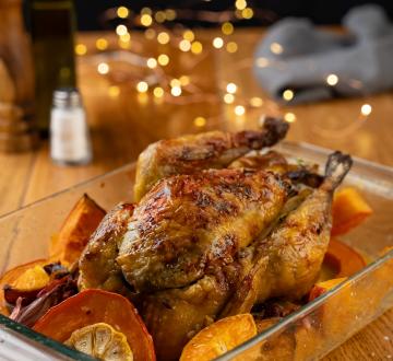 Pintade rôtie aux potimarrons, beurre de mandarine et magret fumé