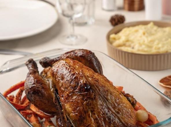 Chapon de pintade, carottes rôties et purée de pommes de terre 