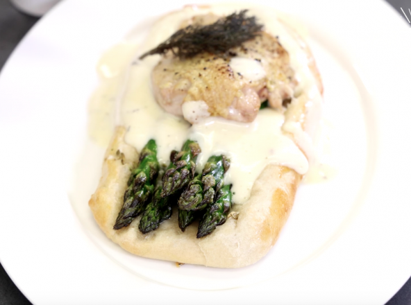 Guinea fowl breasts with asparagus on focaccia with vermouth-sabayon