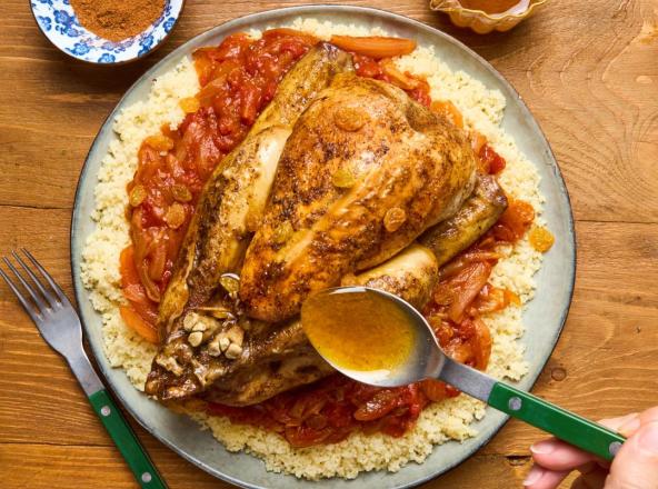 Pintade, semoule & sauce tomate aux épices
